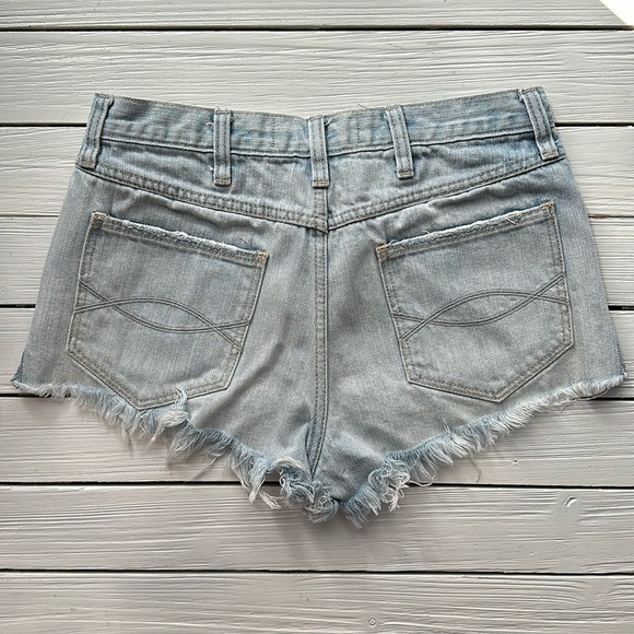 Abercrombie& Fitch Festival High Rise Cut Off Denim Short size 2 - Picture 6 of 6